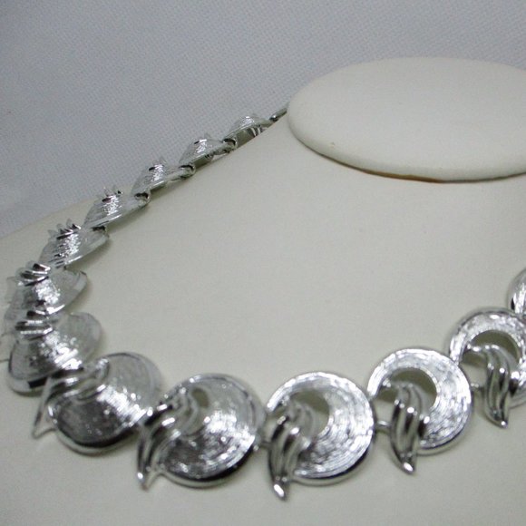Coro Silver Tone Necklace - Picture 5 of 7